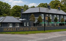 Honest Lawyer Hotel